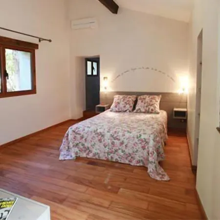 Couette-café Mas De L'ermitage 4*