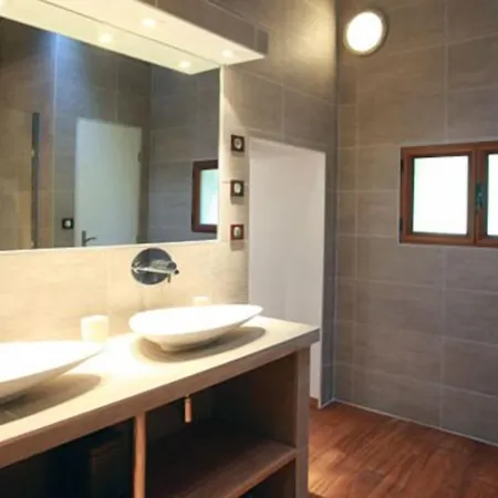 B&B Mas De L'ermitage 라테